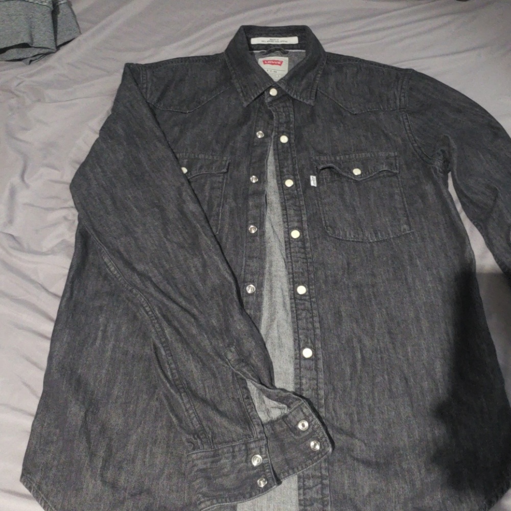 Levi's bottom down shirt
